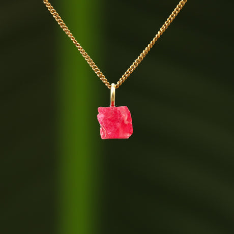Ruwe spinel hanger