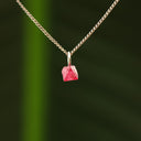 Ruwe spinel hanger