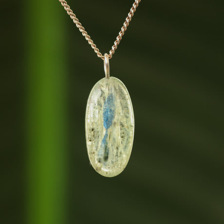 Kyaniet hanger, groen met blauw