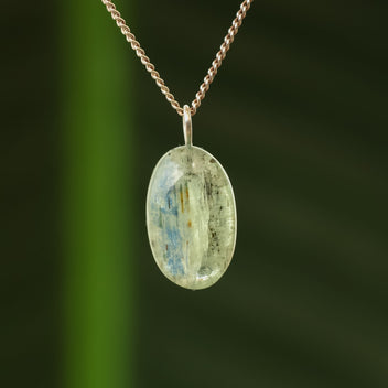 Kyaniet hanger, groen met blauw