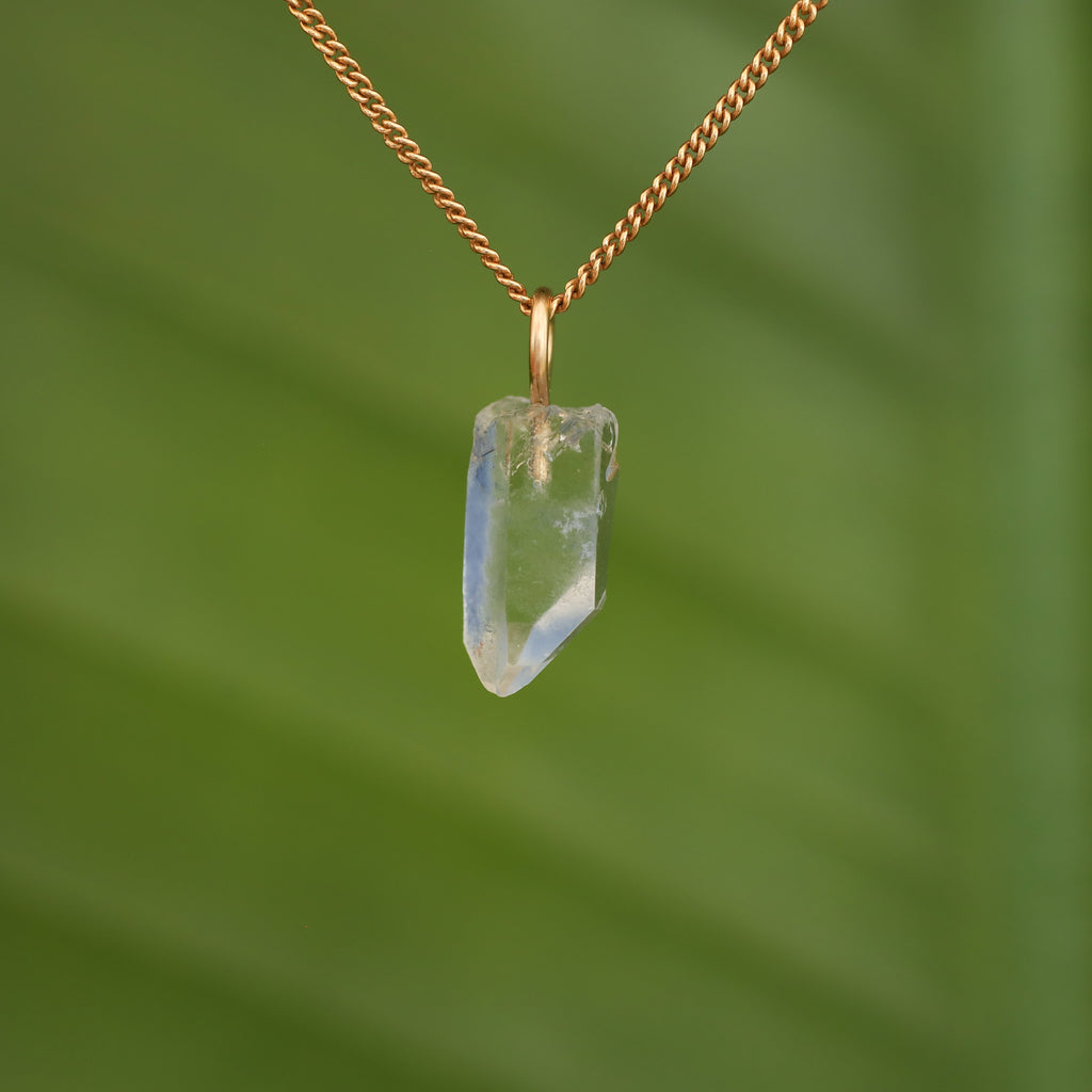 Ruwe Dumortieriet in kwarts