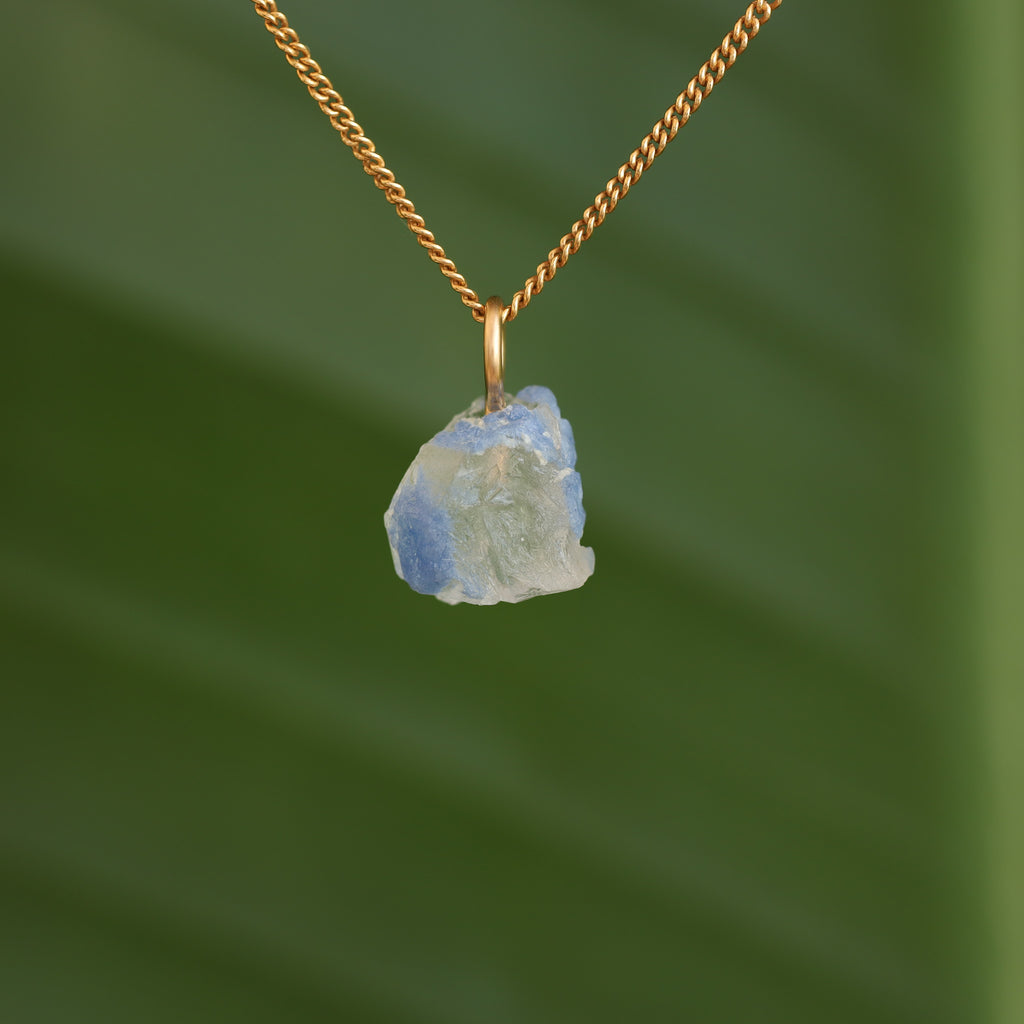 Ruwe Dumortieriet in kwarts