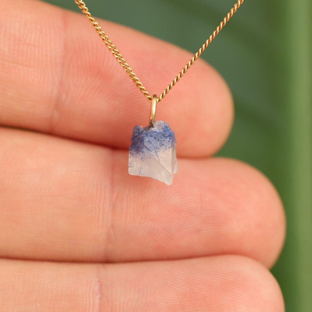 Ruwe Dumortieriet in kwarts