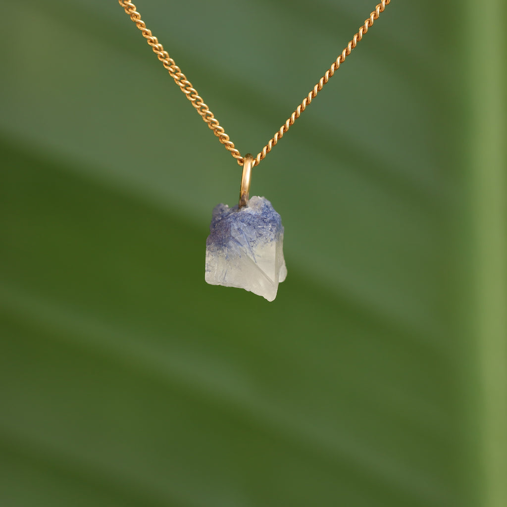 Ruwe Dumortieriet in kwarts