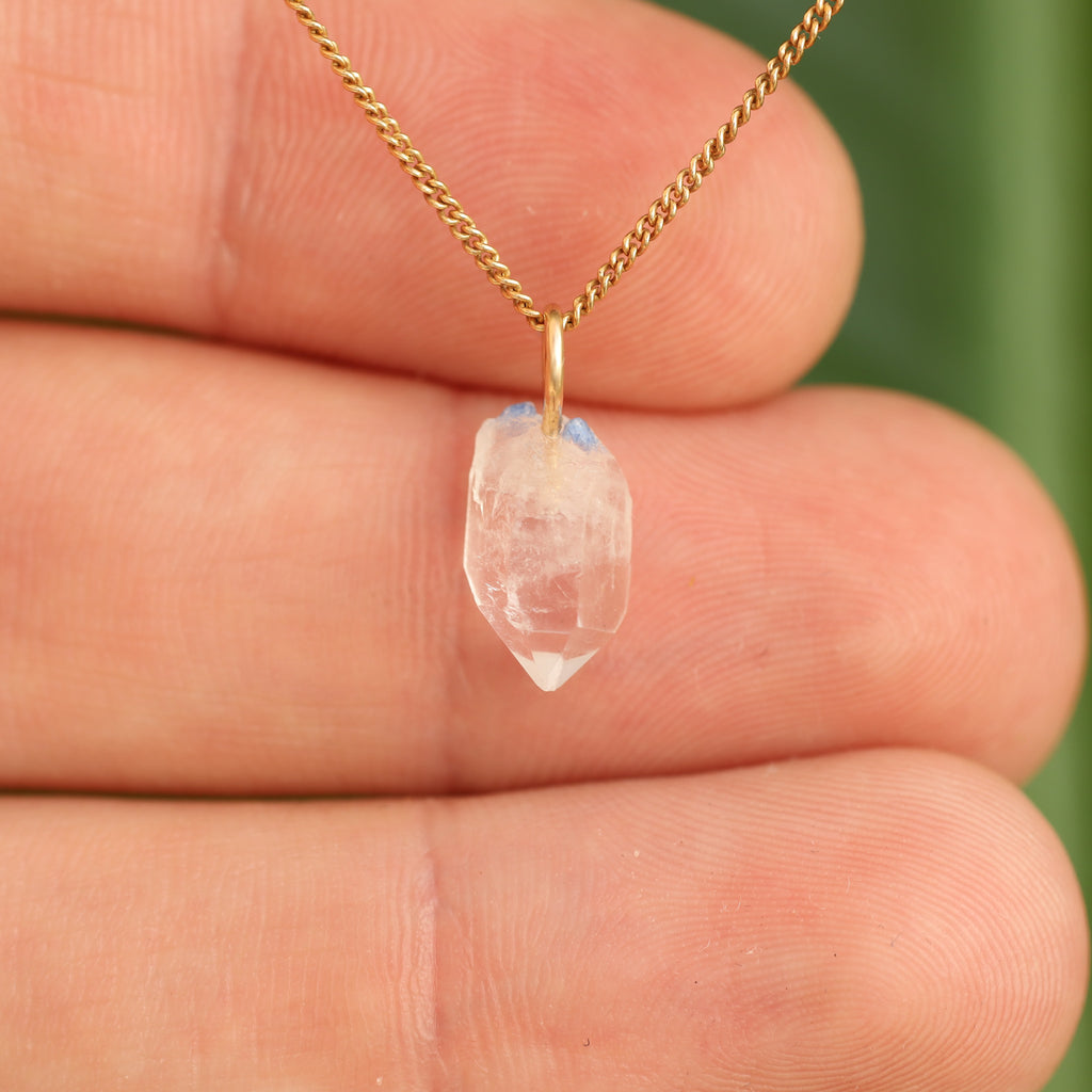 Ruwe Dumortieriet in kwarts