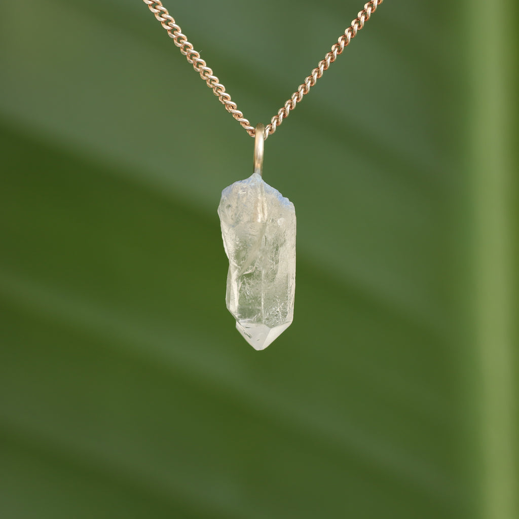 Ruwe Dumortieriet in kwarts