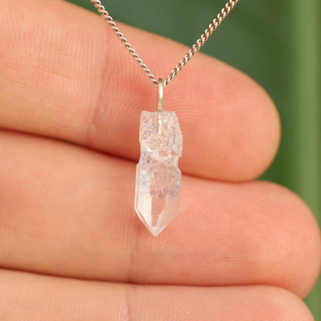 Ruwe Dumortieriet in kwarts