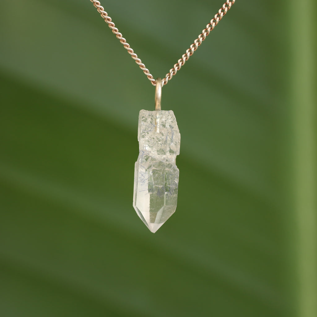 Ruwe Dumortieriet in kwarts