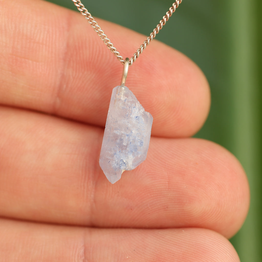 Ruwe Dumortieriet in kwarts