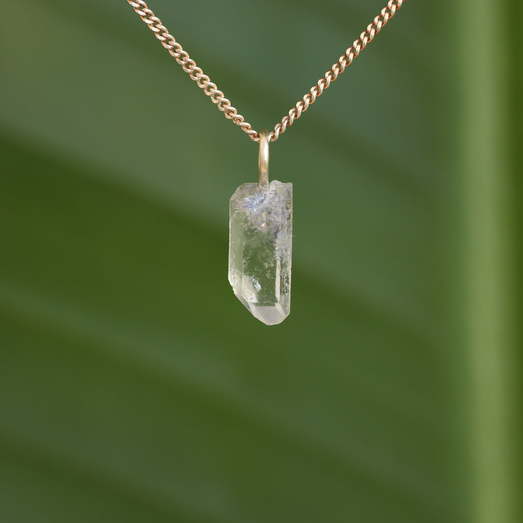 Ruwe Dumortieriet in kwarts