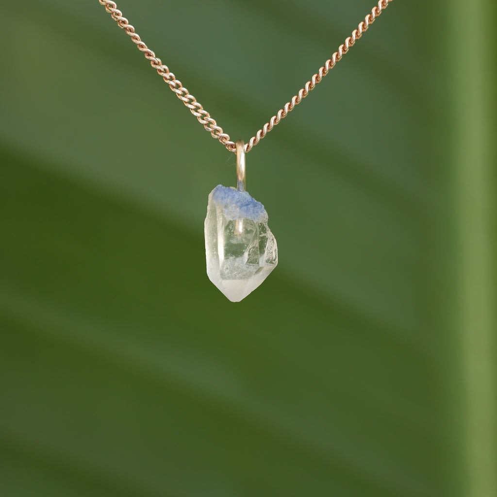 Ruwe Dumortieriet in kwarts