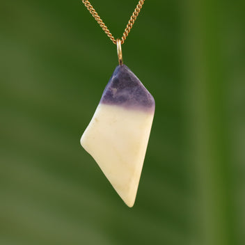 Tiffany stone hanger
