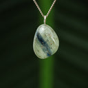 Kyaniet hanger, groen met blauw