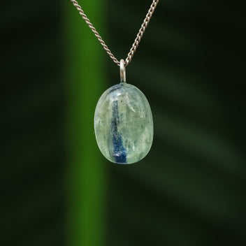 Kyaniet hanger, groen met blauw