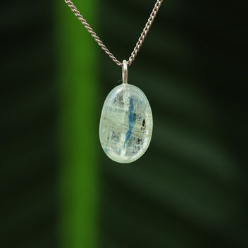 Kyaniet hanger, groen met blauw