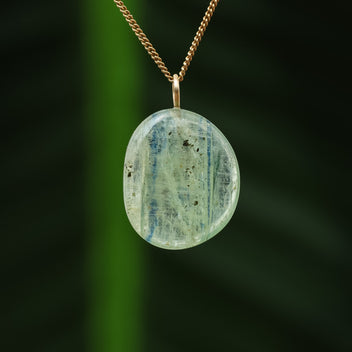 Kyaniet hanger, groen met blauw