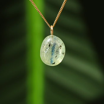 Kyaniet hanger, groen met blauw