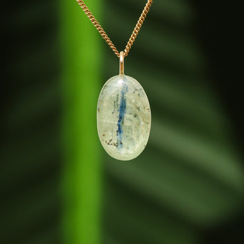 Kyaniet hanger, groen met blauw