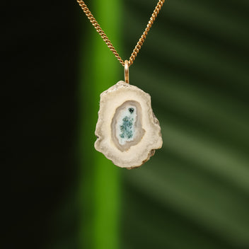 Chalcedoon met mosagaat hanger