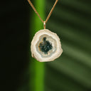 Chalcedoon met mosagaat hanger