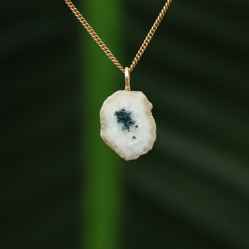 Chalcedoon met mosagaat hanger