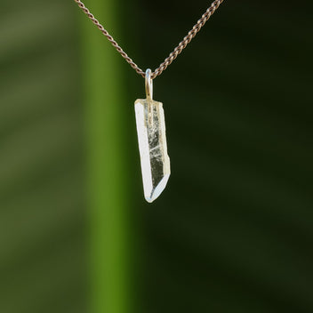 Ruwe bergkristal hanger