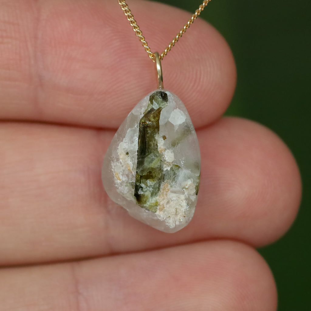 Groene Toermalijn in kwarts