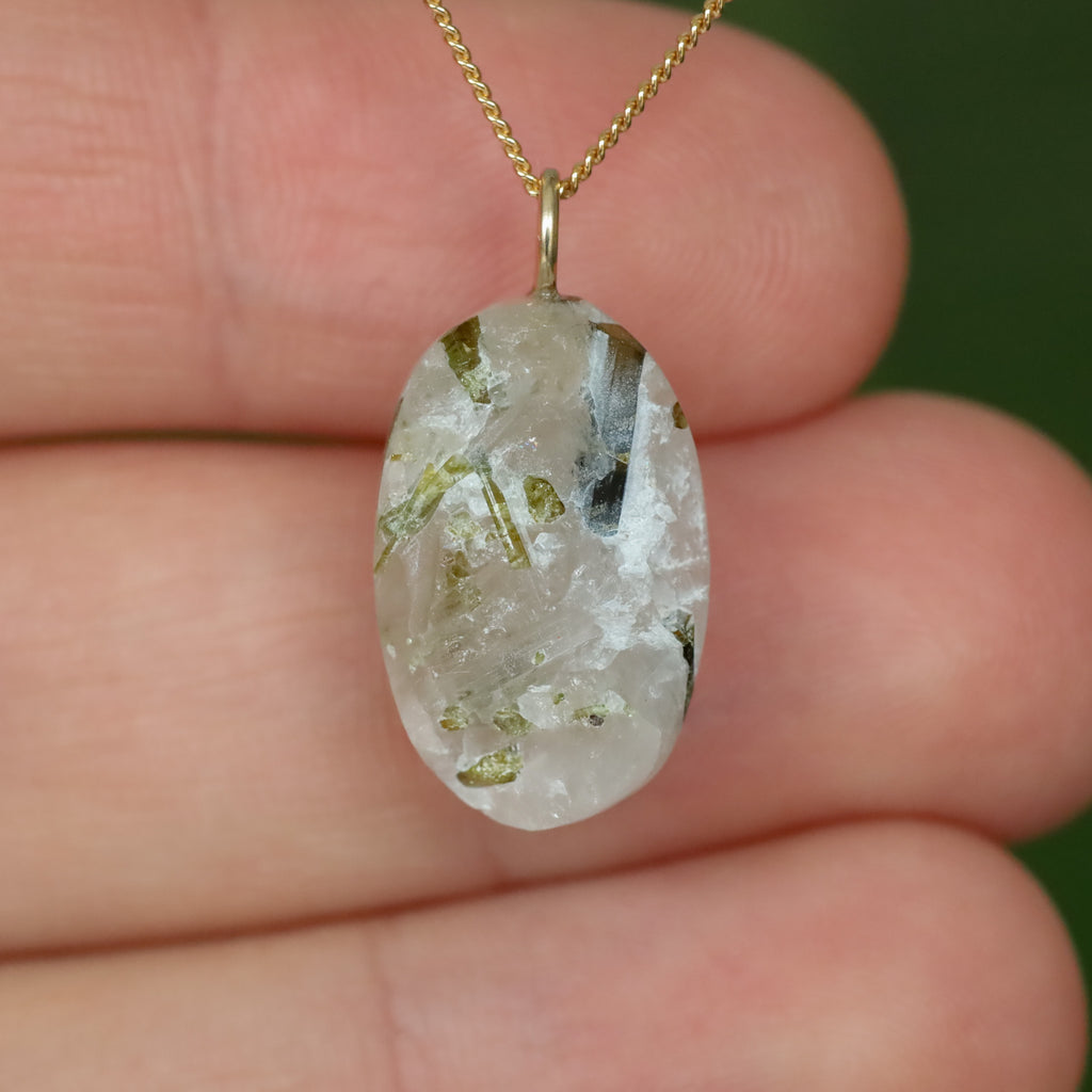 Groene Toermalijn in kwarts