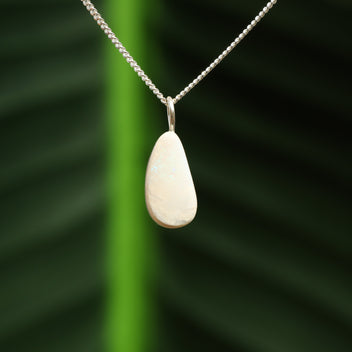 Witte australisch opaal hanger