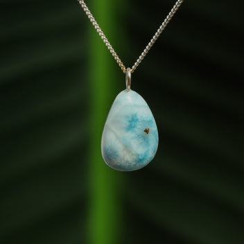 Larimar hanger