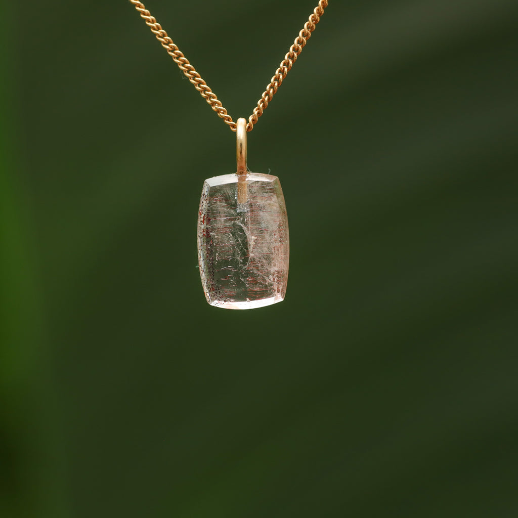 Rode elestiaal kwarts