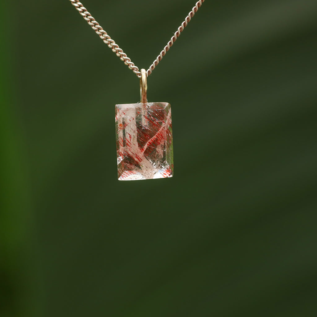 Rode elestiaal kwarts