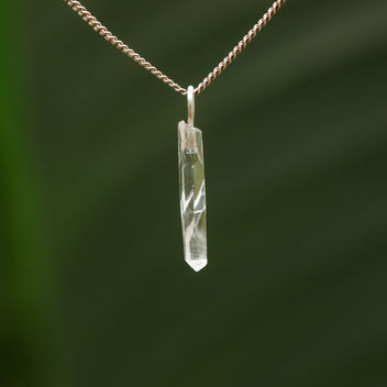 Ruwe bergkristal hanger