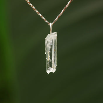 Ruwe bergkristal hanger