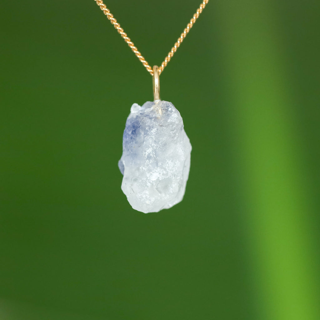 Ruwe Dumortieriet in kwarts