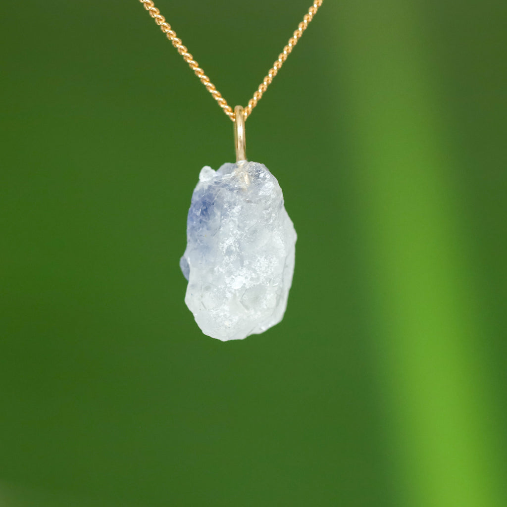 Ruwe Dumortieriet in kwarts