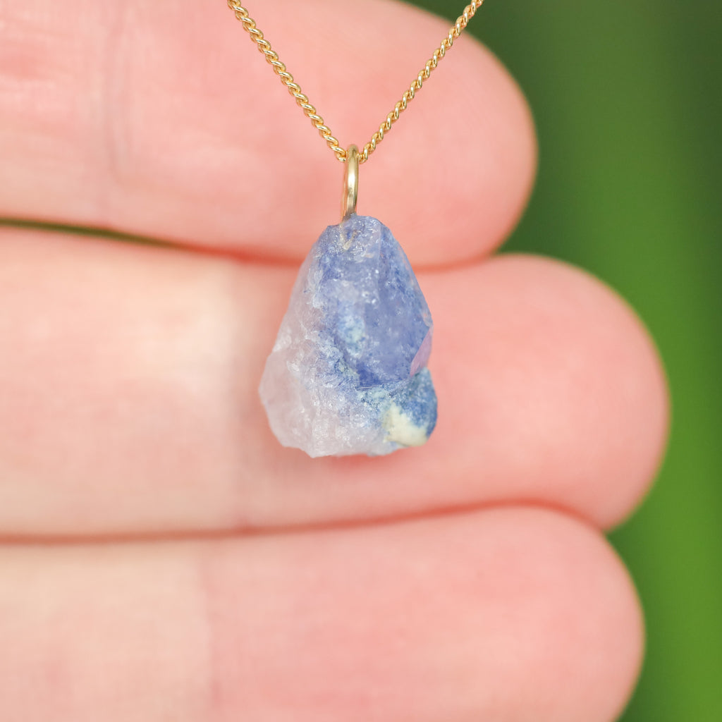 Ruwe Dumortieriet in kwarts