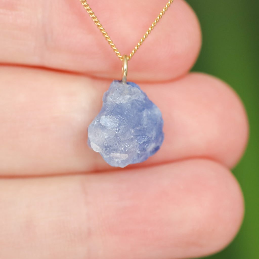 Ruwe Dumortieriet in kwarts