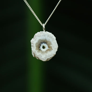 Chalcedon Stalaktit - Madagaskar