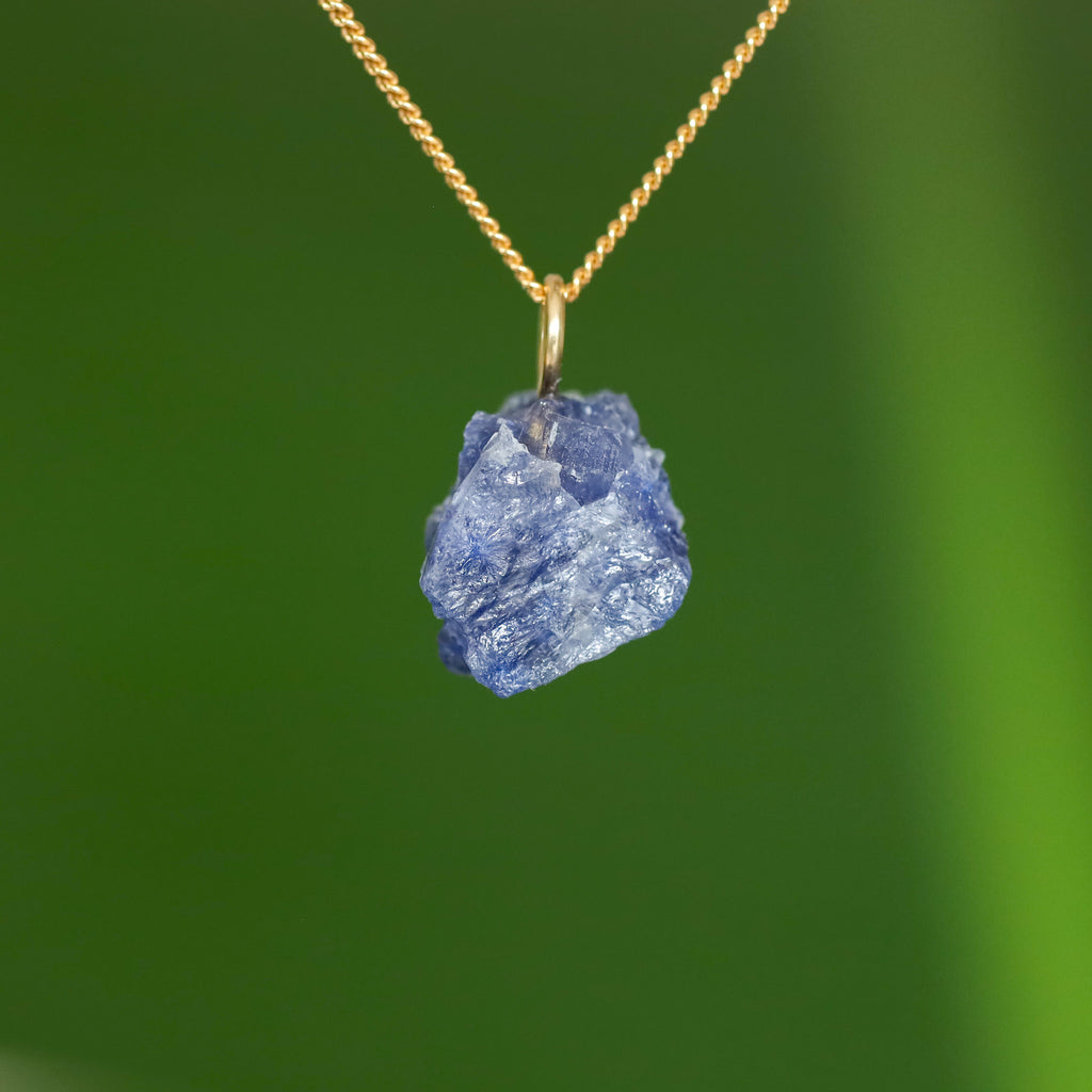 Ruwe Dumortieriet in kwarts