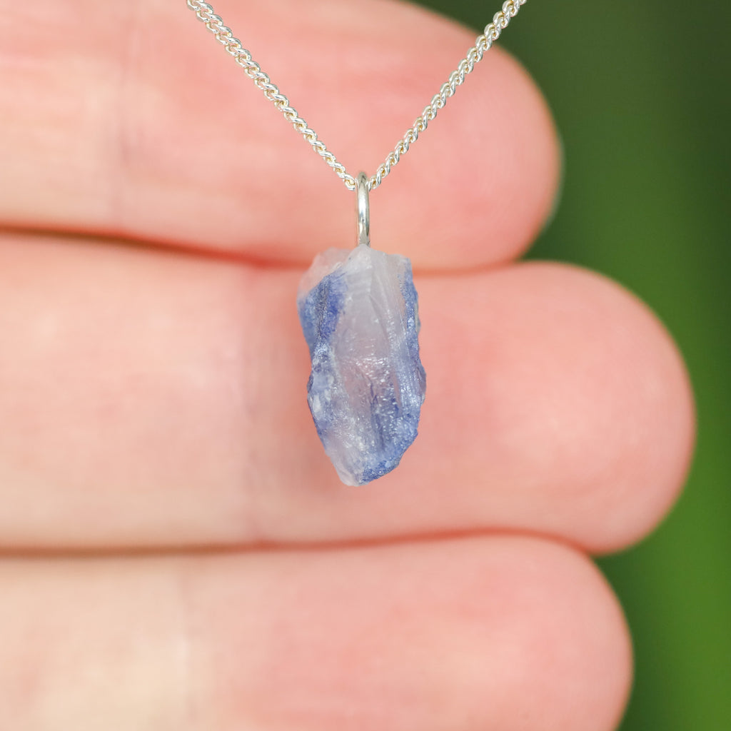 Ruwe Dumortieriet in kwarts