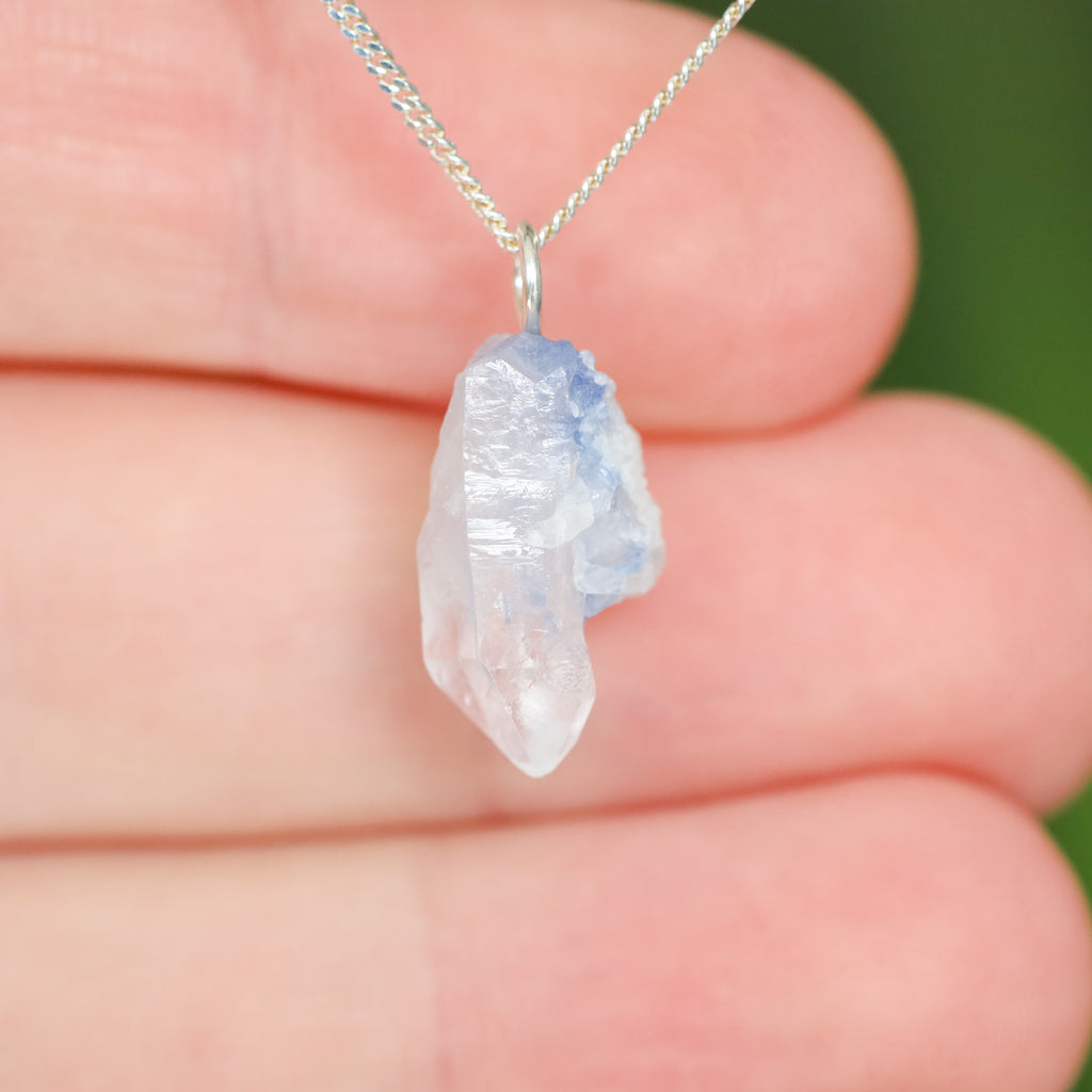 Ruwe Dumortieriet in kwarts