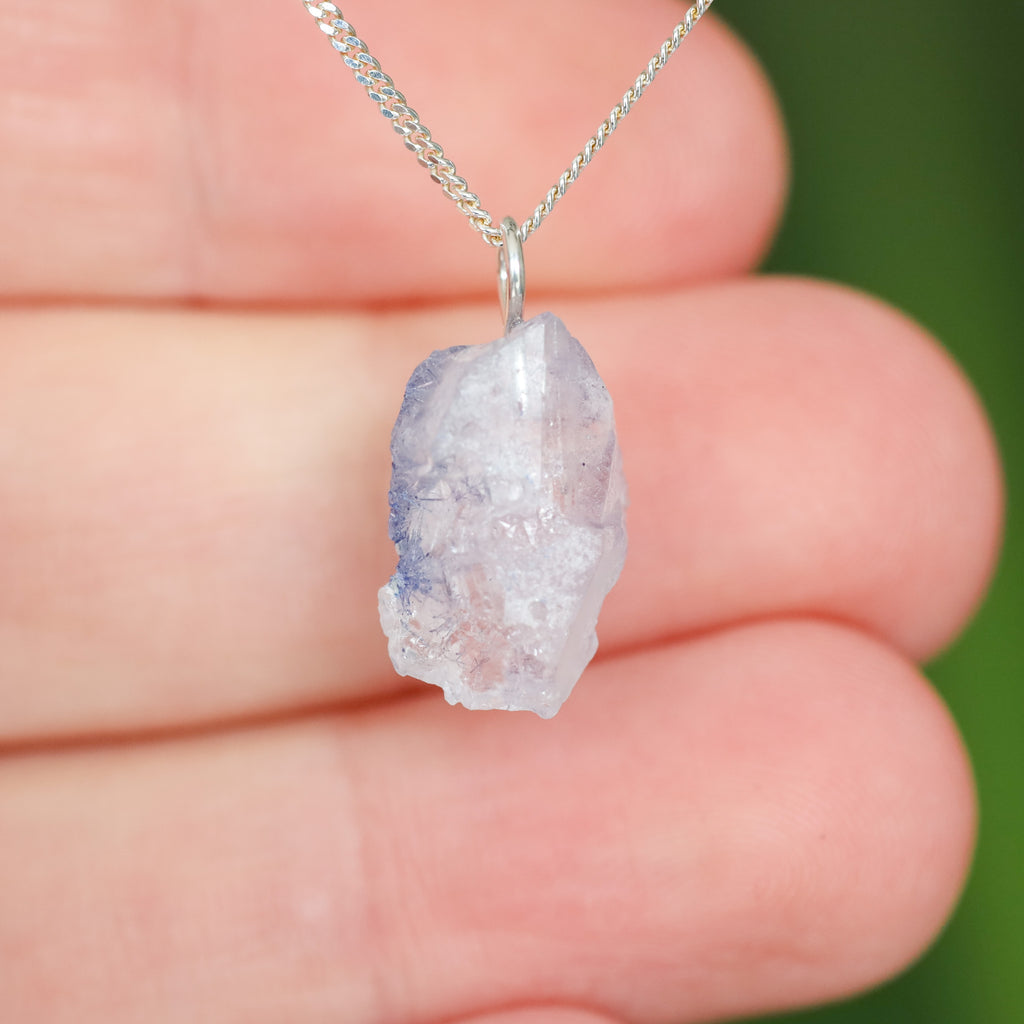 Ruwe Dumortieriet in kwarts