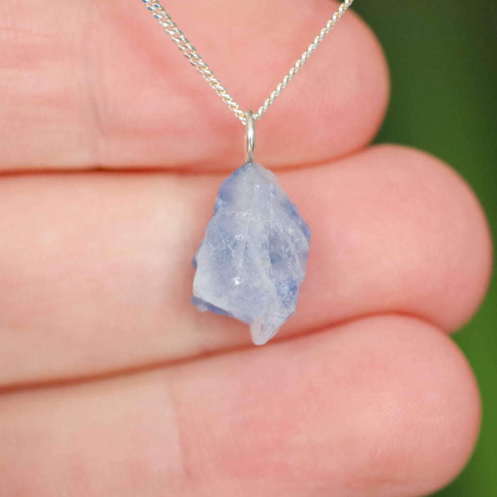 Ruwe Dumortieriet in kwarts