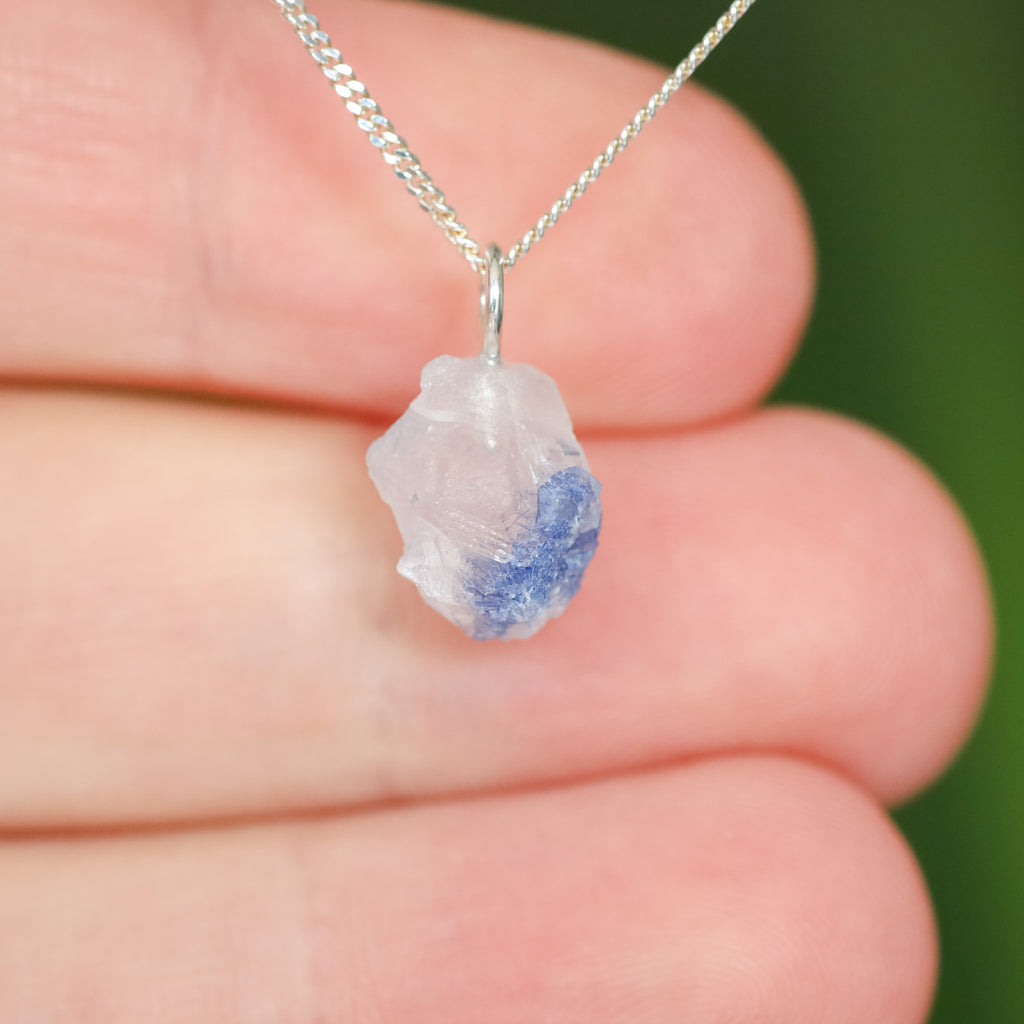 Ruwe Dumortieriet in kwarts