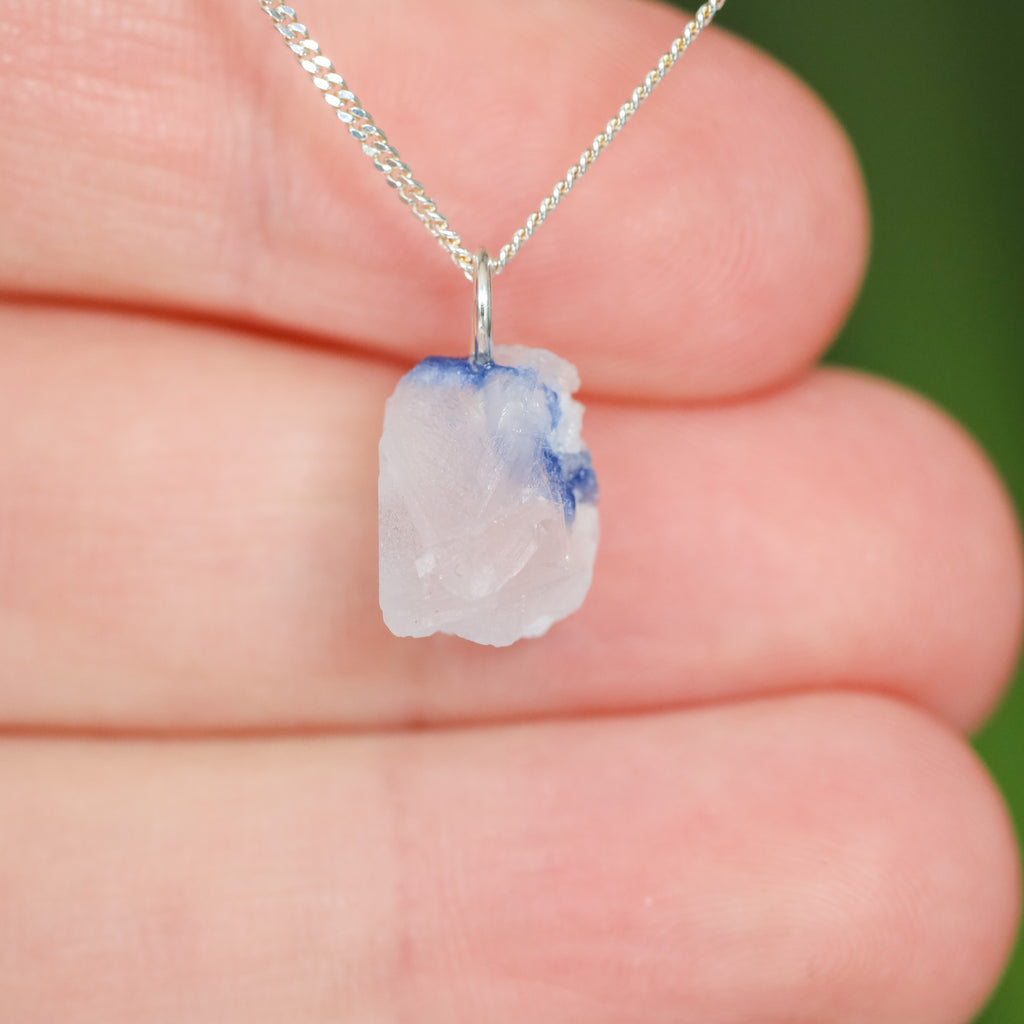 Ruwe Dumortieriet in kwarts