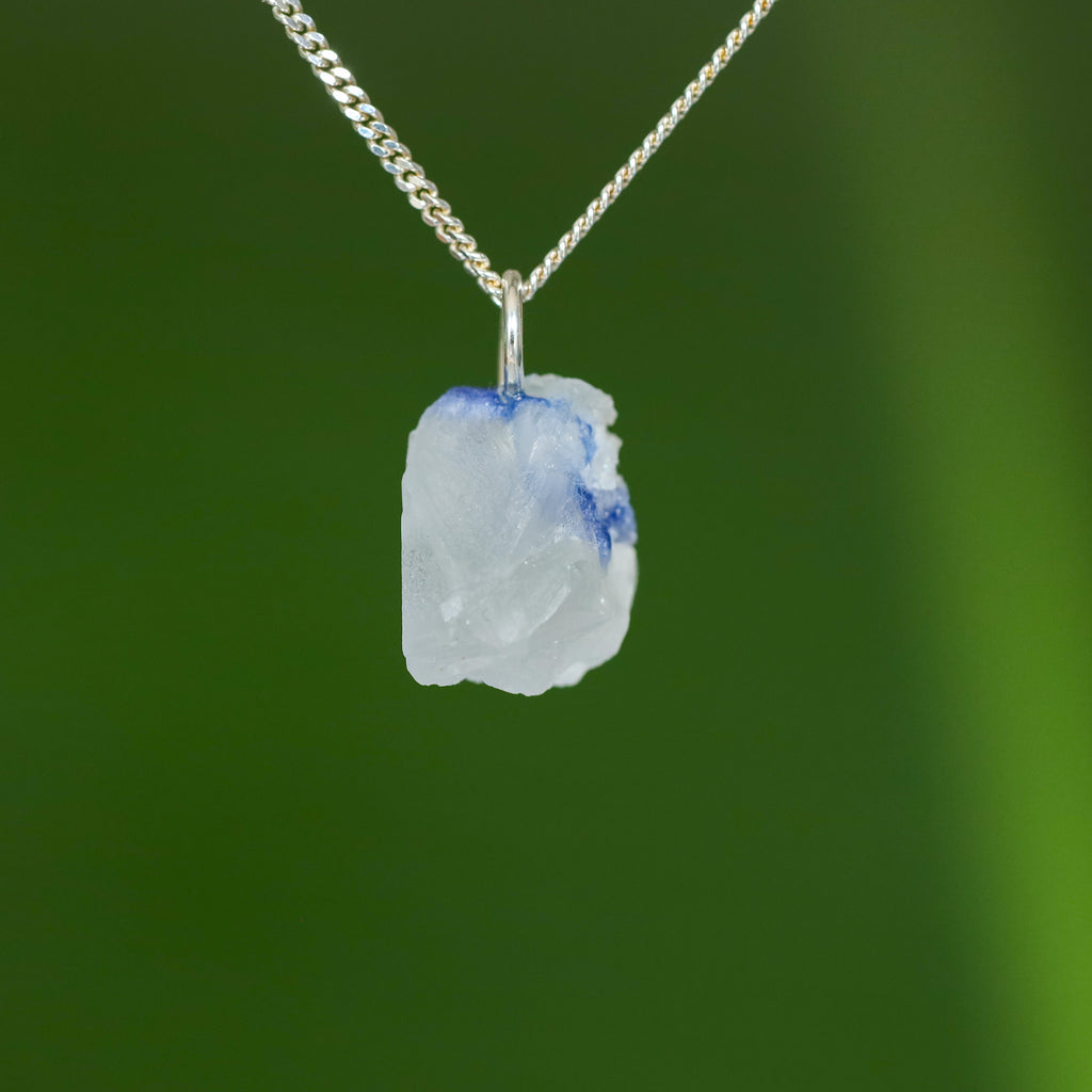 Ruwe Dumortieriet in kwarts