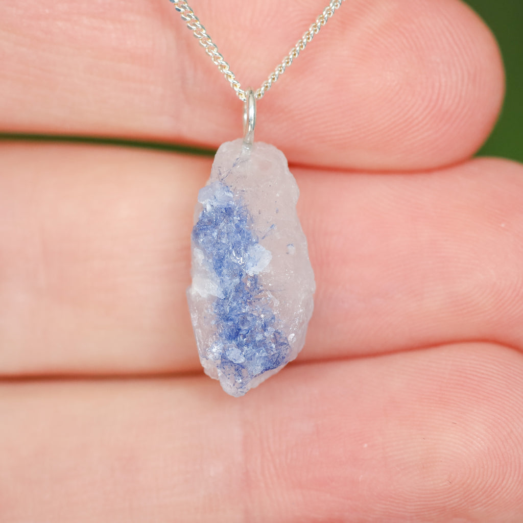 Ruwe Dumortieriet in kwarts