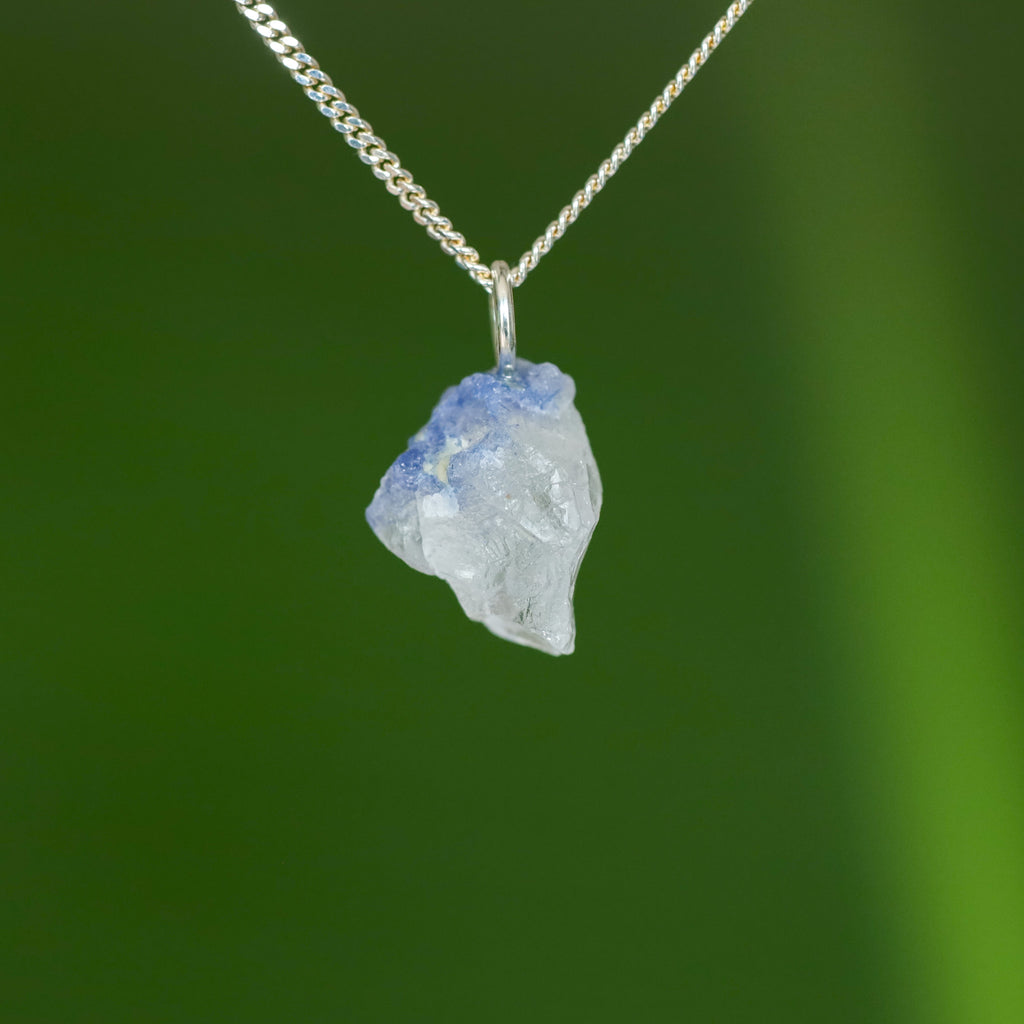 Ruwe Dumortieriet in kwarts