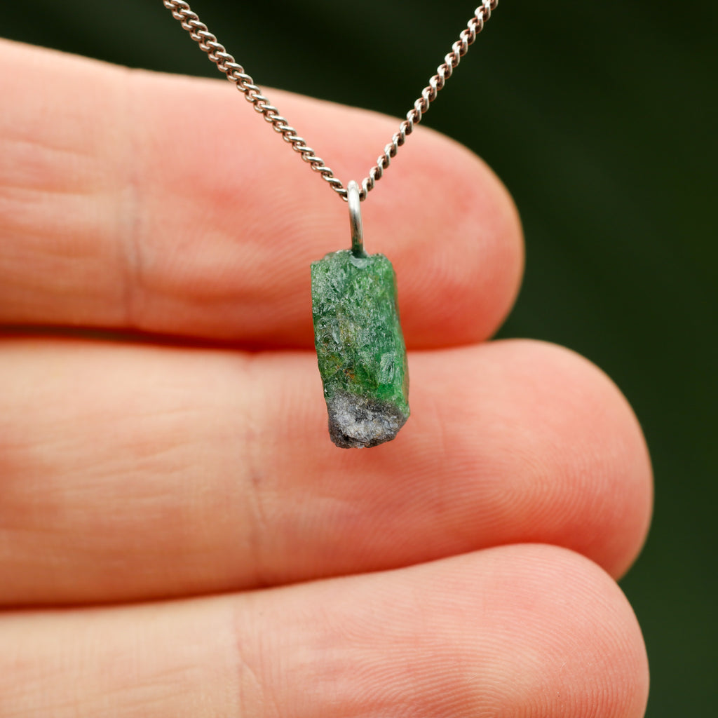 Ruwe Tsavoriet granaat